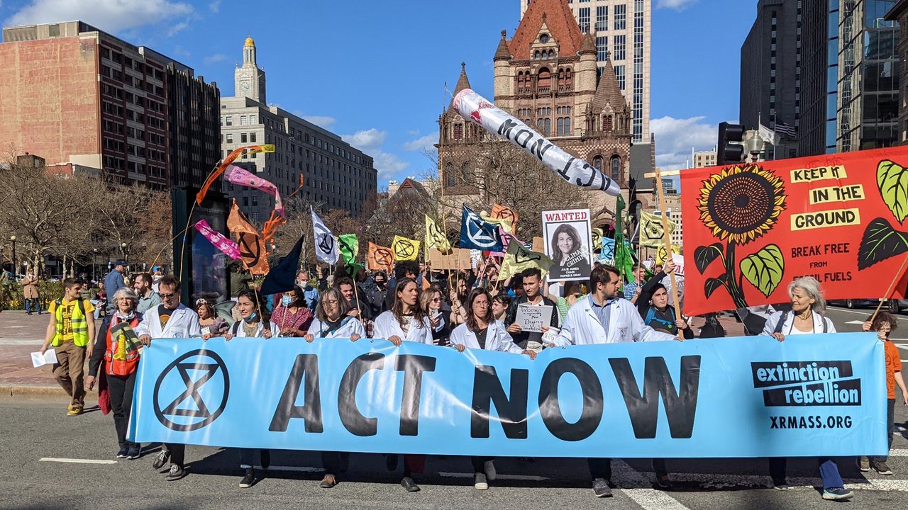 Extinction Rebellion Protests at Fondation Louis Vuitton — Anne of  Carversville